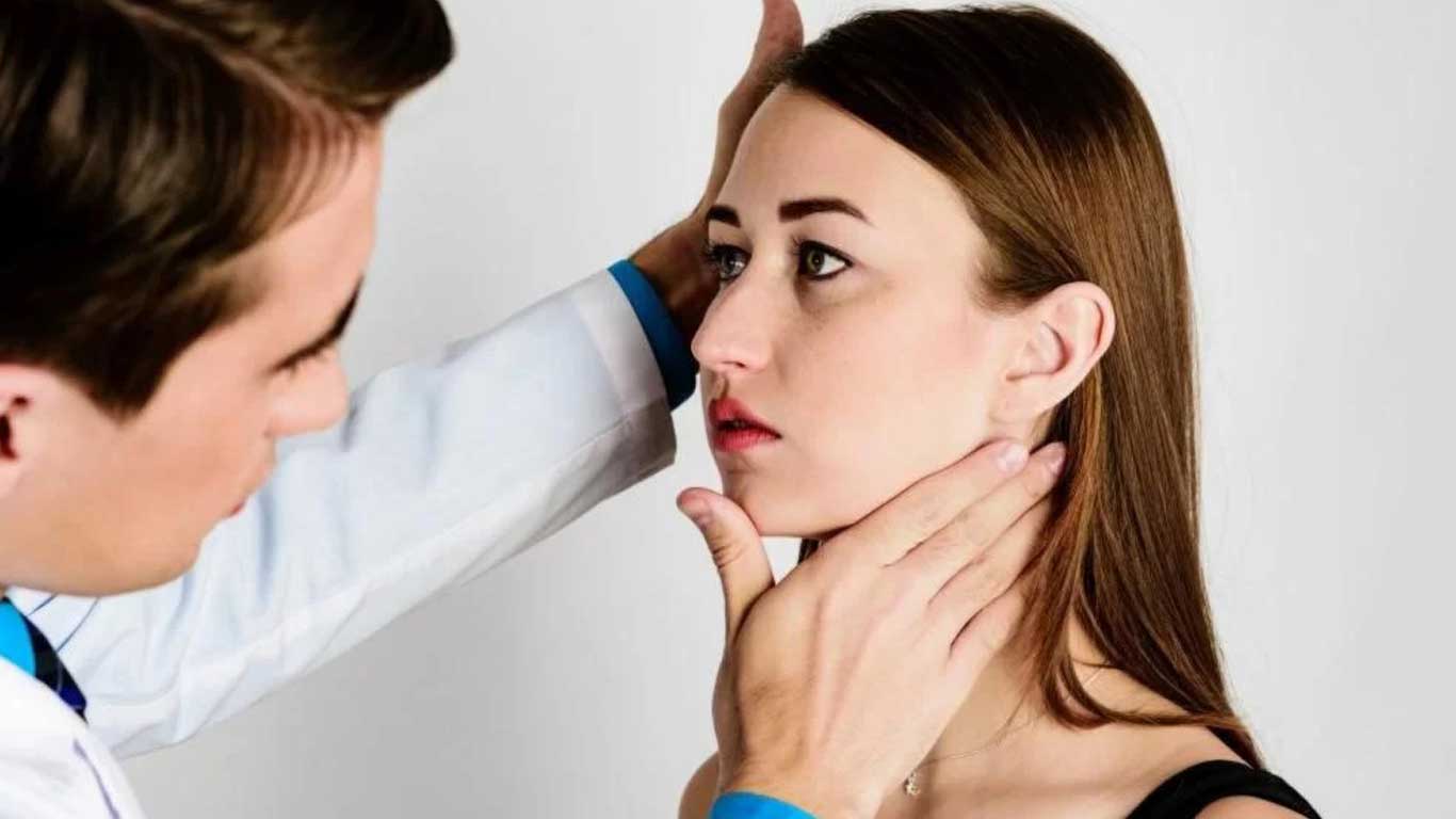 جلو بودن فک پایین